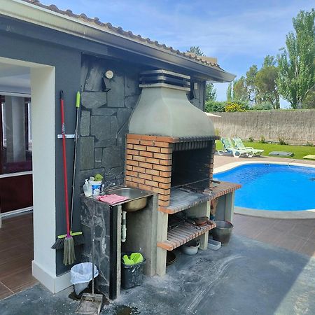 Chalet Con Piscina Y Jacuzzi En Madrid Alquila Habitaciones Algete Ngoại thất bức ảnh