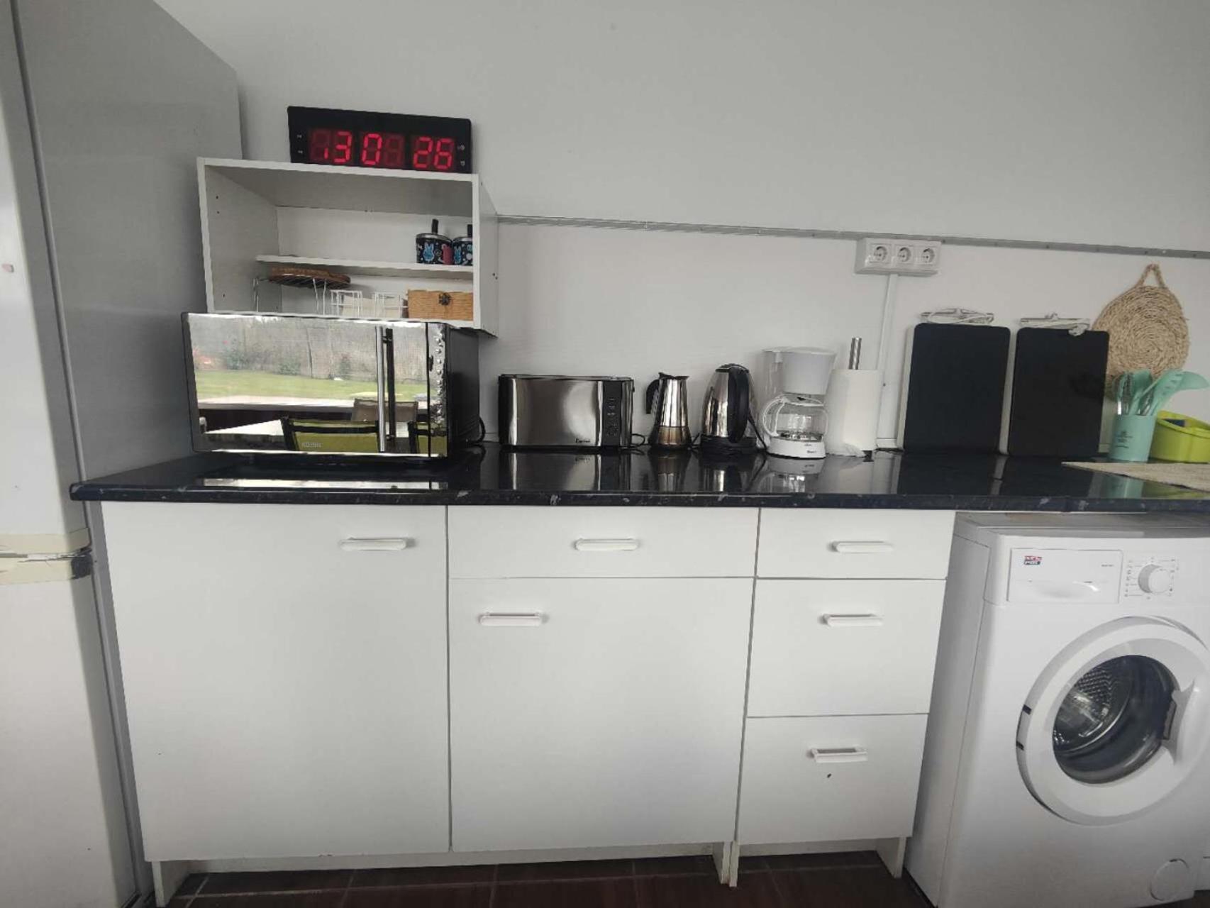 Chalet Con Piscina Y Jacuzzi En Madrid Alquila Habitaciones Algete Ngoại thất bức ảnh