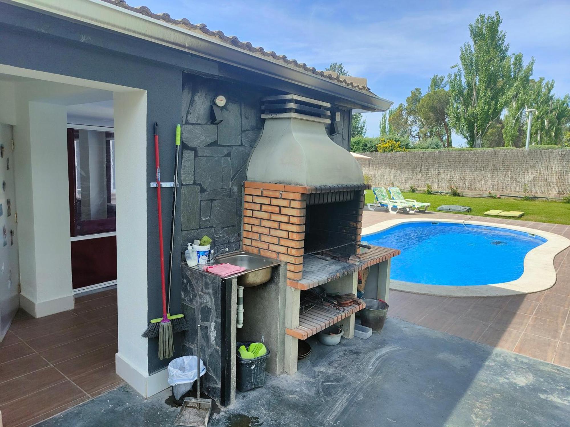 Chalet Con Piscina Y Jacuzzi En Madrid Alquila Habitaciones Algete Ngoại thất bức ảnh